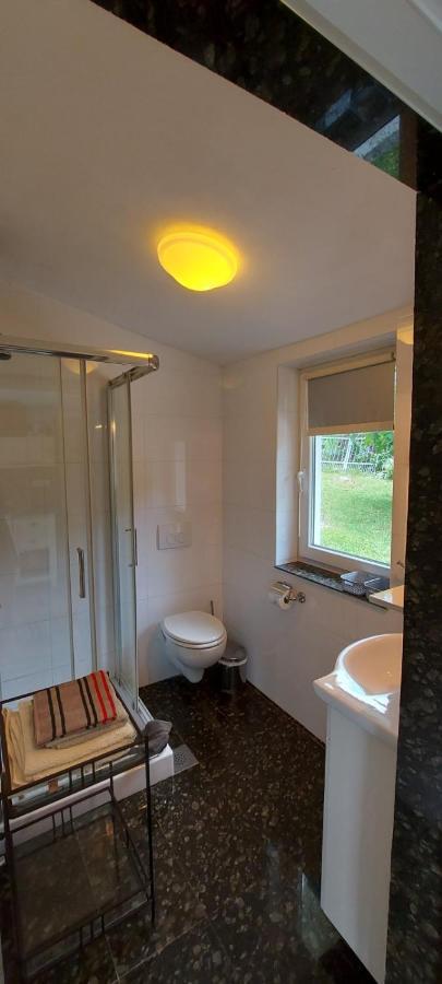Apartman Nevia Lka Opric Exterior foto