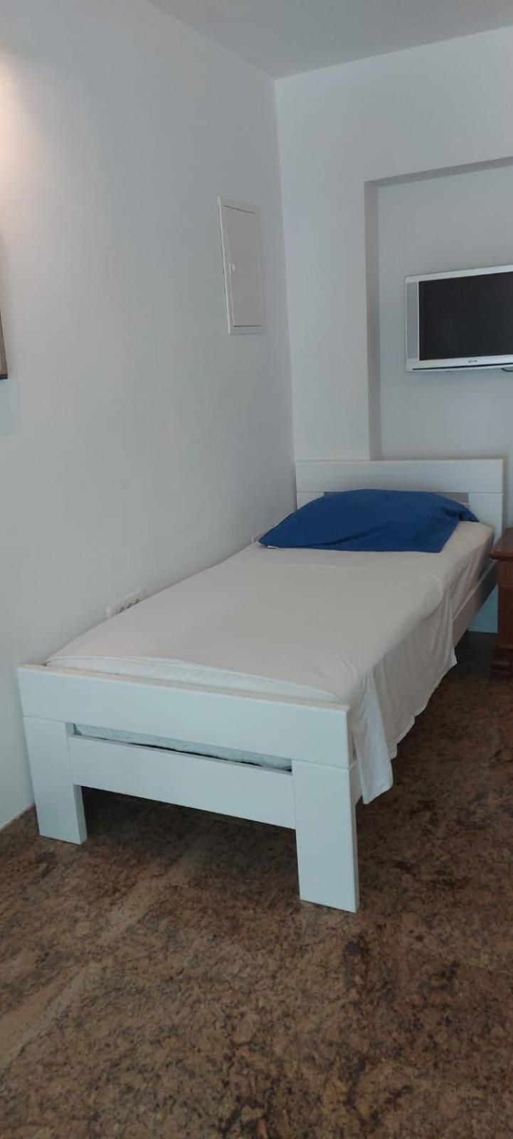 Apartman Nevia Lka Opric Exterior foto