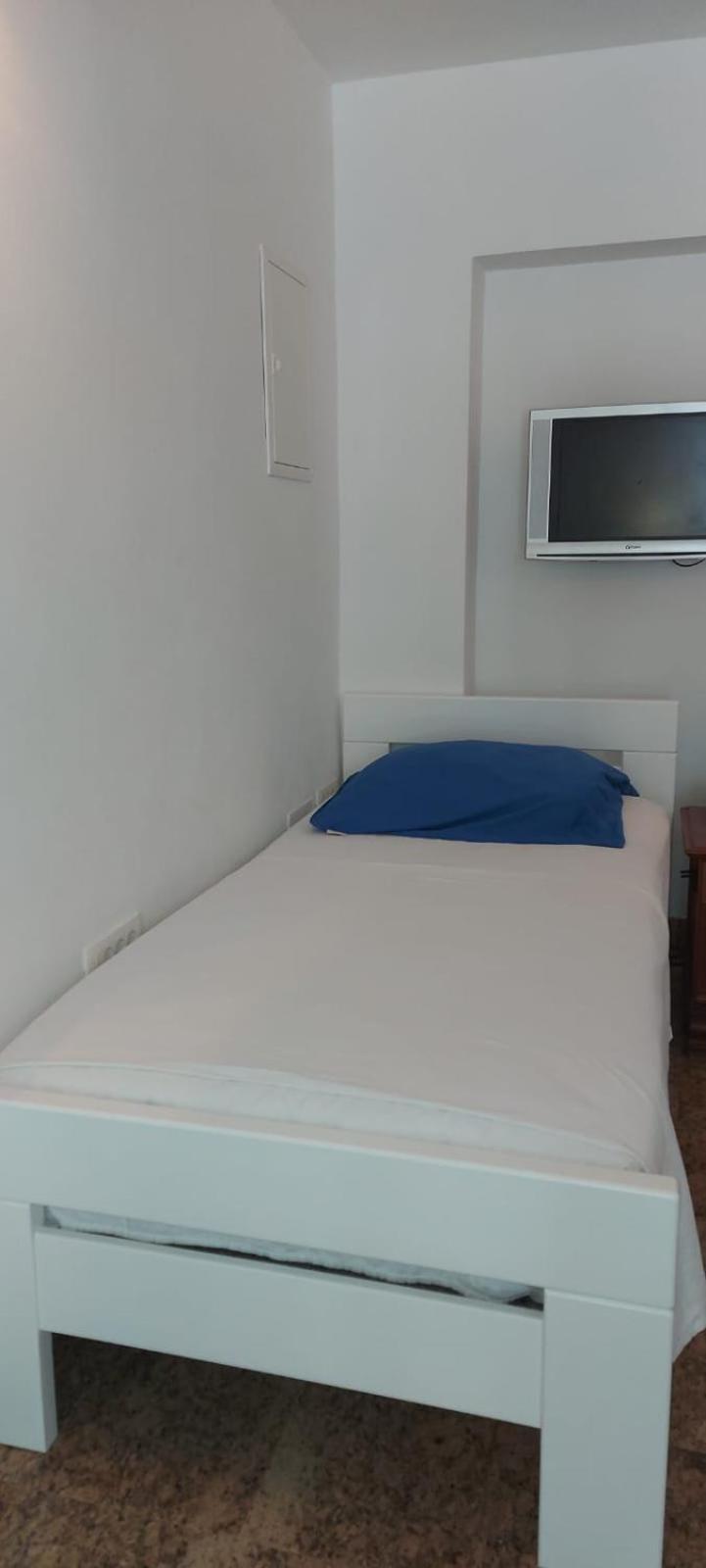 Apartman Nevia Lka Opric Exterior foto